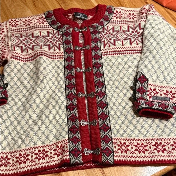 Dale of Norway Red and White Faire Isle Patterned Sweater, Size M - Picture 13 of 15